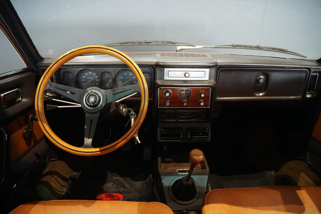 39316010-2.jpg
