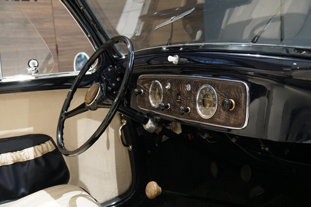 42230855-5.jpg