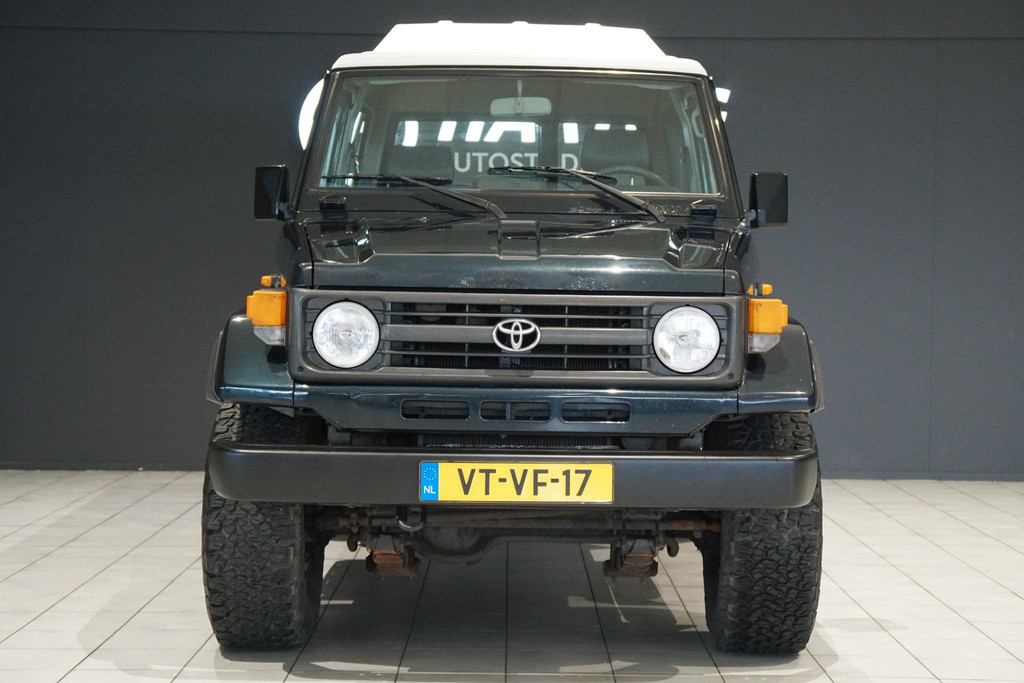 42716325-8.jpg