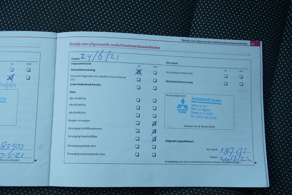 47064851-17.jpg