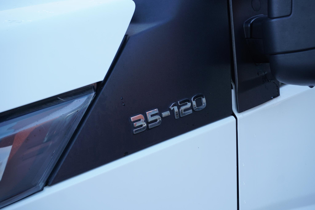 51214605-25.jpg