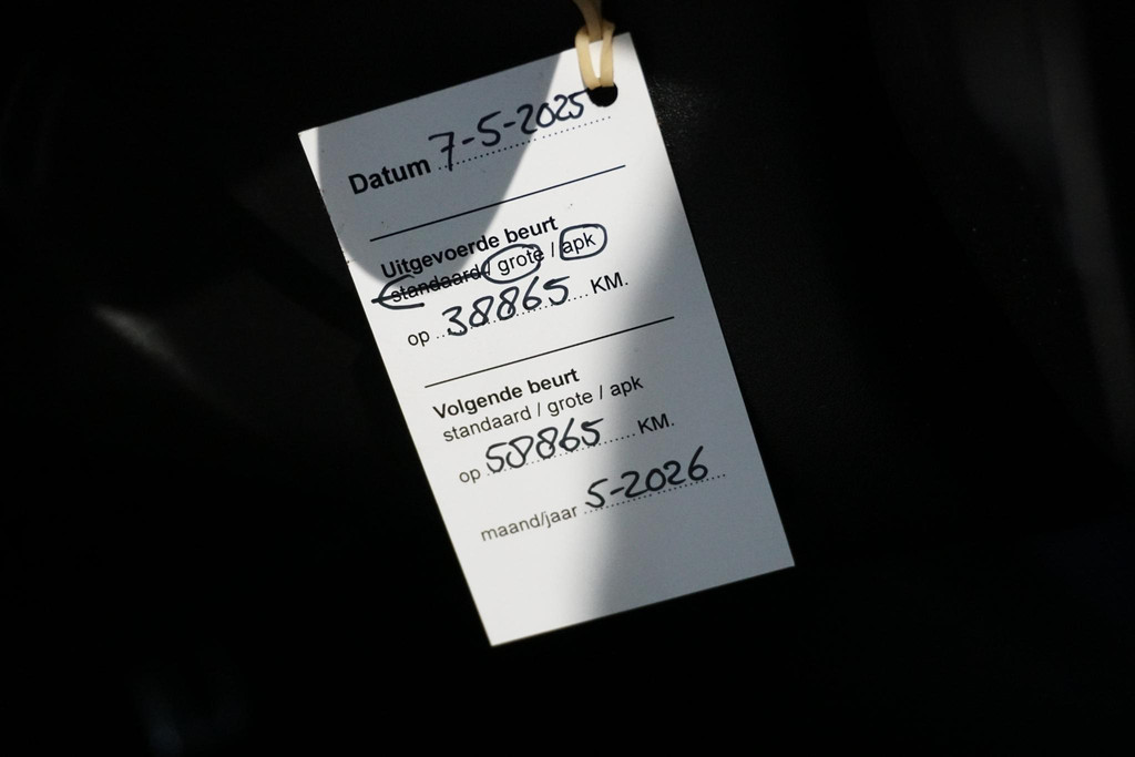 52067869-17.jpg