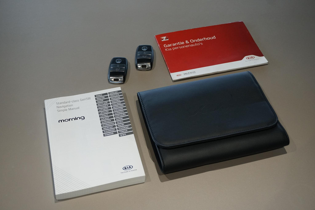 53562116-12.jpg